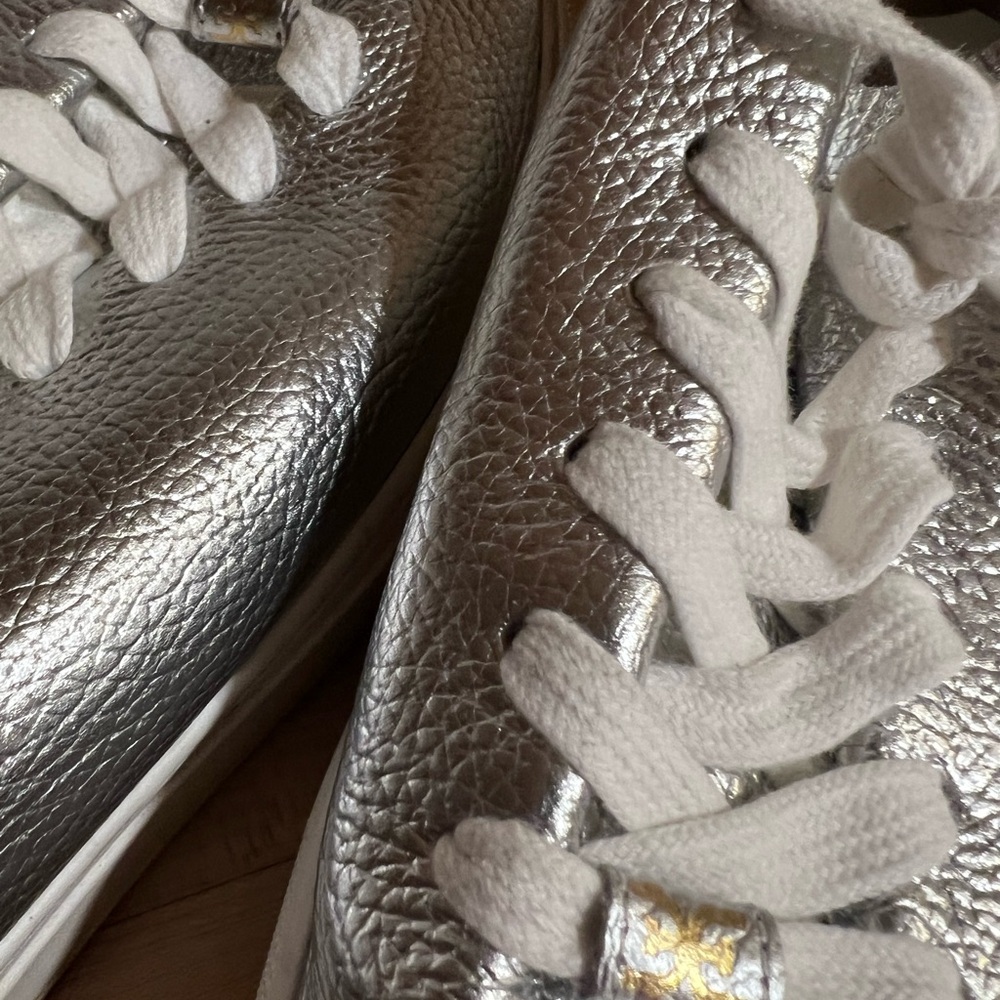 Smart sell glitch—support contacted. 
Sam Edelman Silver Sneakers